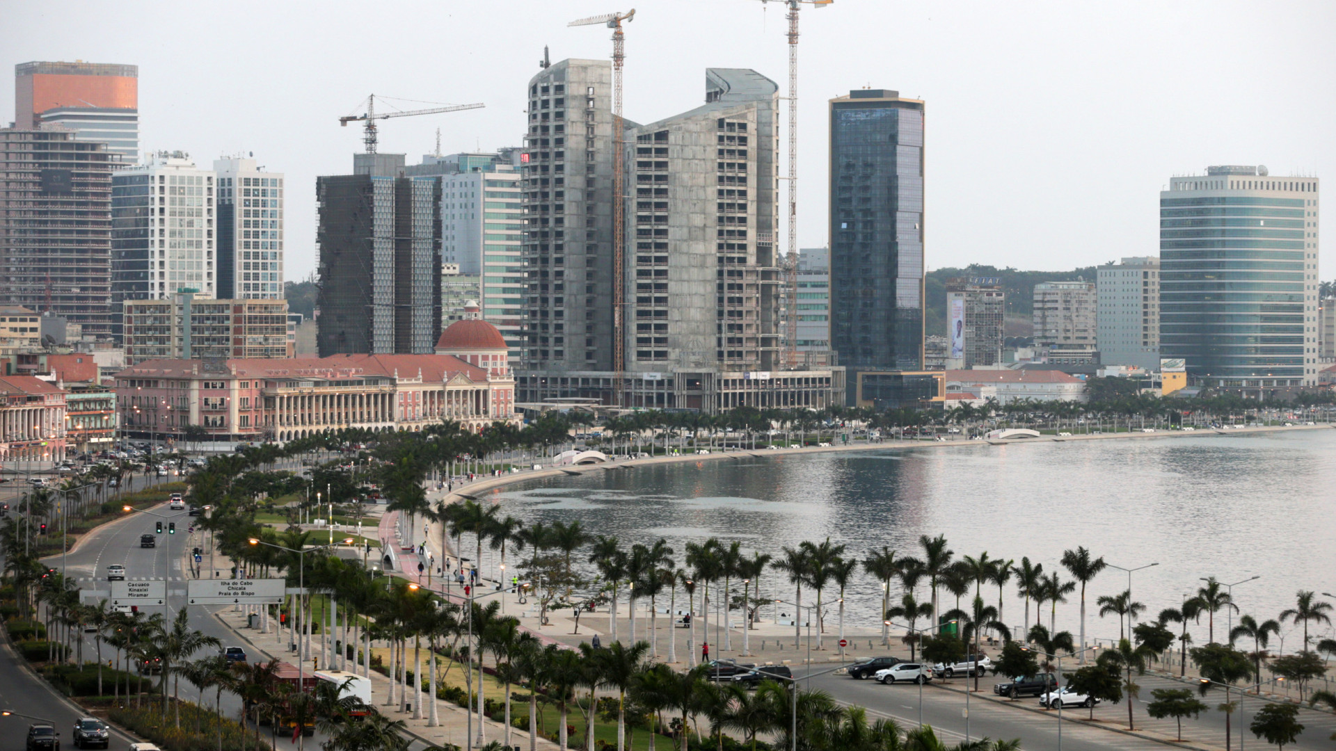 Estado angolano reduz ações do Standard Bank, BODIVA e ENSA até novembro