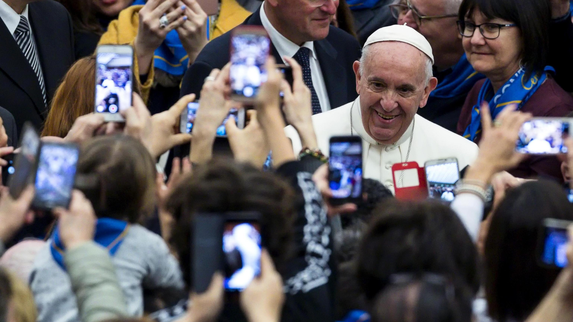 Papa recusa renúncia de cardeal francês que encobriu abuso sexual