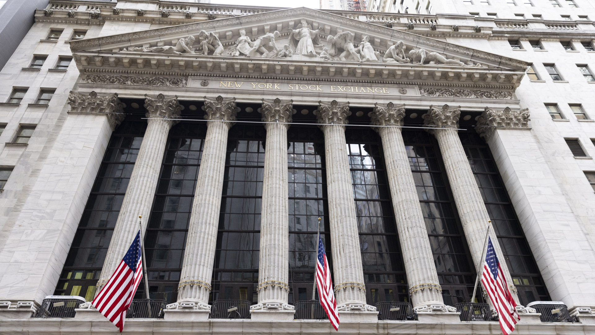 Wall Street fecha em alta generalizada com rotação de investimentos