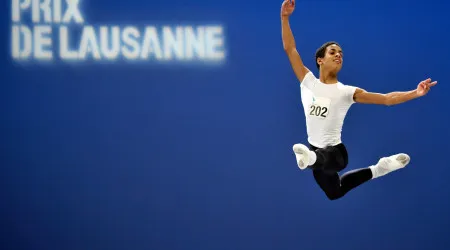 Bailarino Marcelino Sambé eleito 'Personalidade do Ano' pela AIEP