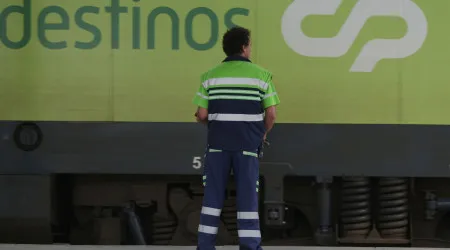 Trabalhadores dos bares dos comboios da CP em greve no início do turno
