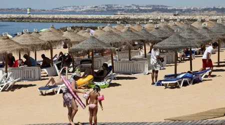 Alerta DECO, protetor à venda por cá anuncia proteção 50+ mas só tem 15