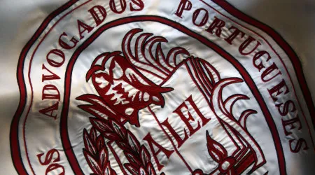 Advogados começam hoje a escolher o próximo bastonário