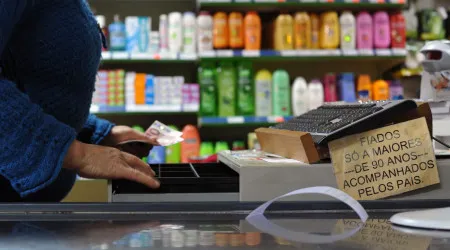 Vendas a retalho com subida homóloga na zona euro e UE em março
