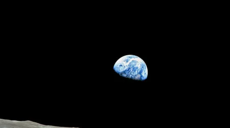 Astrofísicos descobrem planetas "próximos" da Terra a "dançarem valsa"