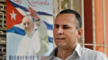 União Europeia insta Cuba a rever medidas contra dois opositores