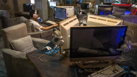 Seis em cada 10 jovens passam em média 4 ou mais horas/dia na internet