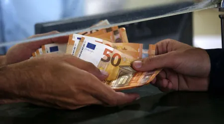 Euro quebra ciclo de subidas e desce com tensões no Médio Oriente