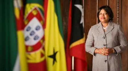 CPLP distingue Joaquim Chissano e Maria do Carmo Silveira