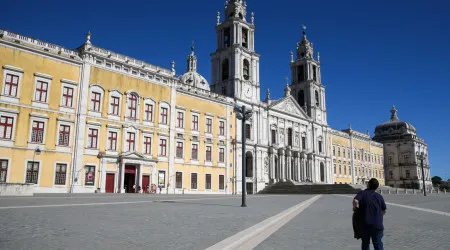 Pinturas da Sala das Descobertas do Palácio Nacional de Mafra vão para restauro