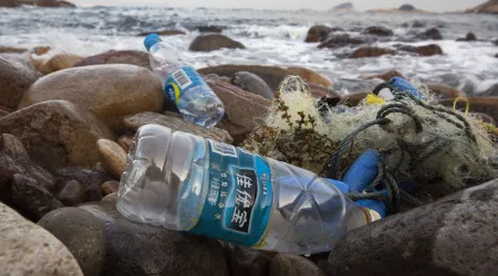 Novo plástico pode acabar com microplásticos no oceano