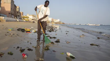 Guiné-Bissau deita anualmente 409 toneladas de lixo plástico no mar