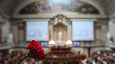 Marcelo pede mais ambição aos políticos enquanto partidos trocam recados