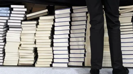 Moçambicano Juvenal Bucuane vence Prémio de Literatura José Craveirinha