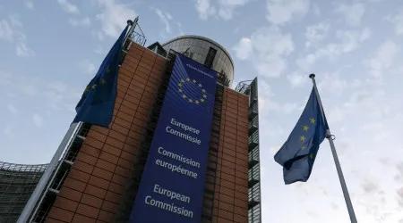 Comissão Europeia leva Hungria a tribunal por falhar lei contra tráfico humano