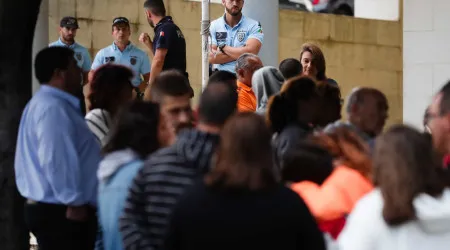 Mais de uma centena em defesa da PSP em Massamá