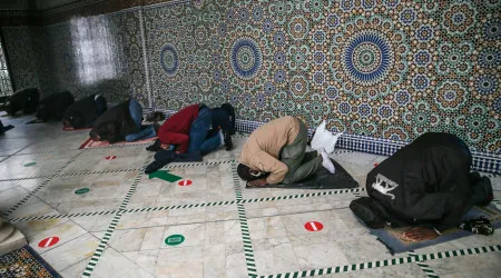Relatório alerta para "ameaça à coesão" em França devido a islamismo