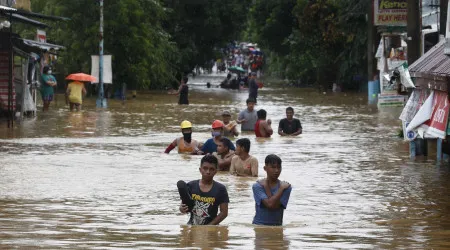 Capital das Filipinas parcialmente submersa após passagem do tufão