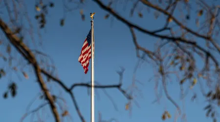 Justiça bloqueia temporariamente plano de despedimentos em massa de Trump