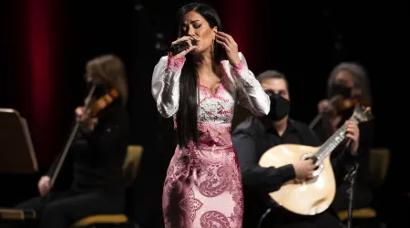 Ana Moura, Olavo Bilac e tributo a Pedro Barroso no Teatro Virgínia