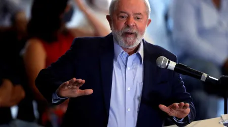 Lula com vantagem de 21% sobre Bolsonaro em sondagem para eleições