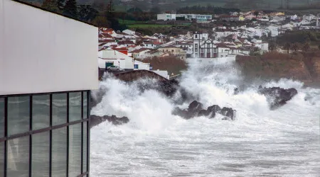 Açores com precipitação e vento devido à depressão Dorothea