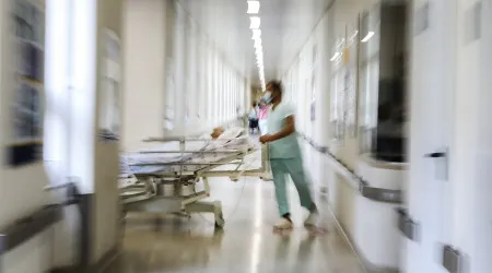 Peritos sugerem avaliar tratamento não cirúrgico para aliviar listas de espera