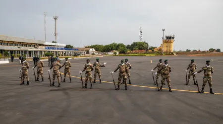 Dois militares guineenses morrem num acidente com granada durante treinos