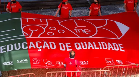 FNE defende antecipação do anúncio das colocações dos professores