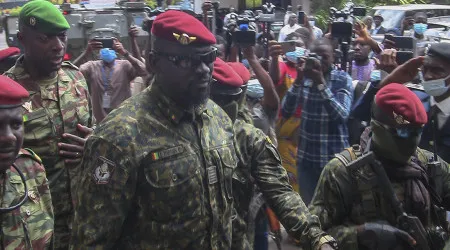 Junta militar da Guiné-Conacri leva nova Constituição a referendo em setembro