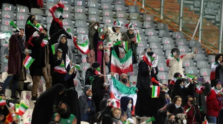 40 anos depois, mulheres iranianas podem voltar aos estádios