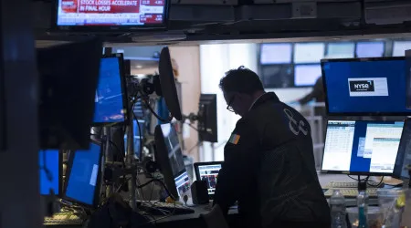 Bolsa nova-iorquina abre em alta e S&P 500 'espreita' recorde