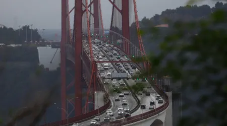 Retomada circulação de comboios na Ponte 25 de Abril pelas 5h00