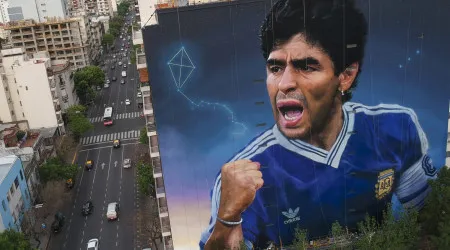 Maradona sedado por ordens dos médicos contra a opinião do anestesista