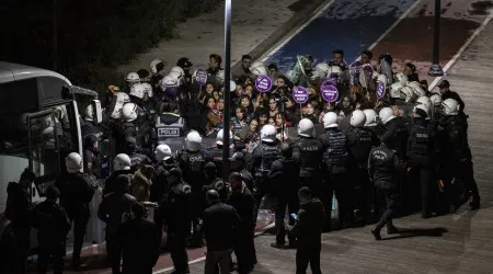 Detidos em Istambul manifestantes contra a violência para com mulheres