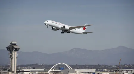 Air Canada começa a ligar Porto e Montreal e admite continuar após verão