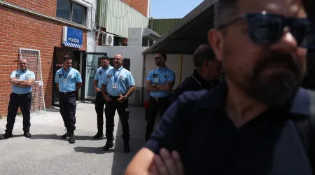 PSP deteve no Aeroporto de Lisboa 10 pessoas e detetou 20 falsificações