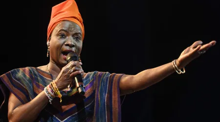 Passeio da Fama. Angélique Kidjo é a 1.ª africana negra a receber estrela