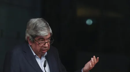Ferro perplexo com "infeliz" acusação de Aguiar-Branco a Pedro Nuno