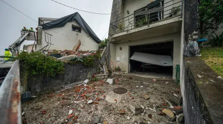 Explosão de botija destrói 2 carros e danifica 11 casas em Vila Verde