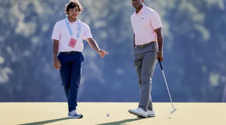 Tiger Woods regressa às competições para jogar com o filho