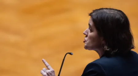 PS pede que se avalie se ministra da Saúde tem condições para continuar