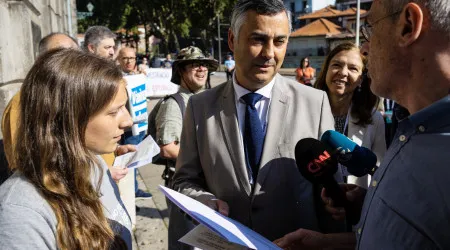 Investigadores manifestam-se no Porto pelo fim da precarização