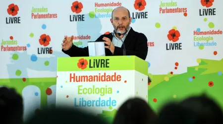 Tavares afirma que se Chega viabilizar OE é porque "tem medo" de eleições