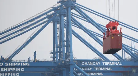 Mega porto de Chancay no Peru inicia oficialmente operações
