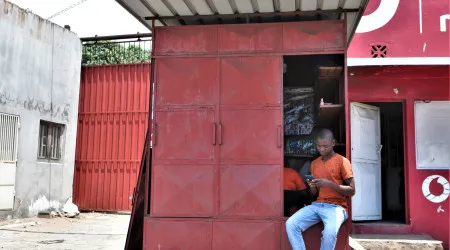 Em Maputo trabalha-se de porta entreaberta em dia de paralisação