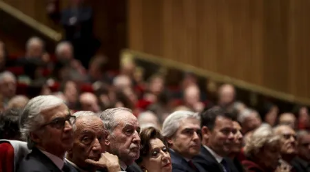 Eanes aplaudido de pé por Marcelo, Cavaco, Montenegro, Aguiar-Branco e PNS
