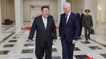 Kim Jong-un recebe ministro russo e reafirma apoio a Moscovo na Ucrânia