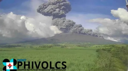 População retirada e voos cancelados após erupção de vulcão nas Filipinas