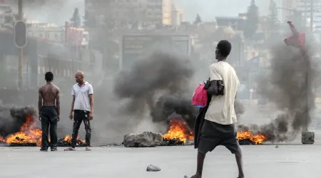 Hospital de Maputo pede que deixam passar médicos e a doação de sangue